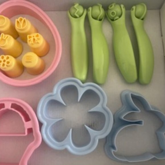 Williams Sonoma - Easter Cookie Cutters - Stamp & Style Set - Picture 4 of 8